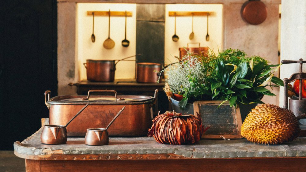 داخل قابلمه مسی را چگونه سفید کنیم