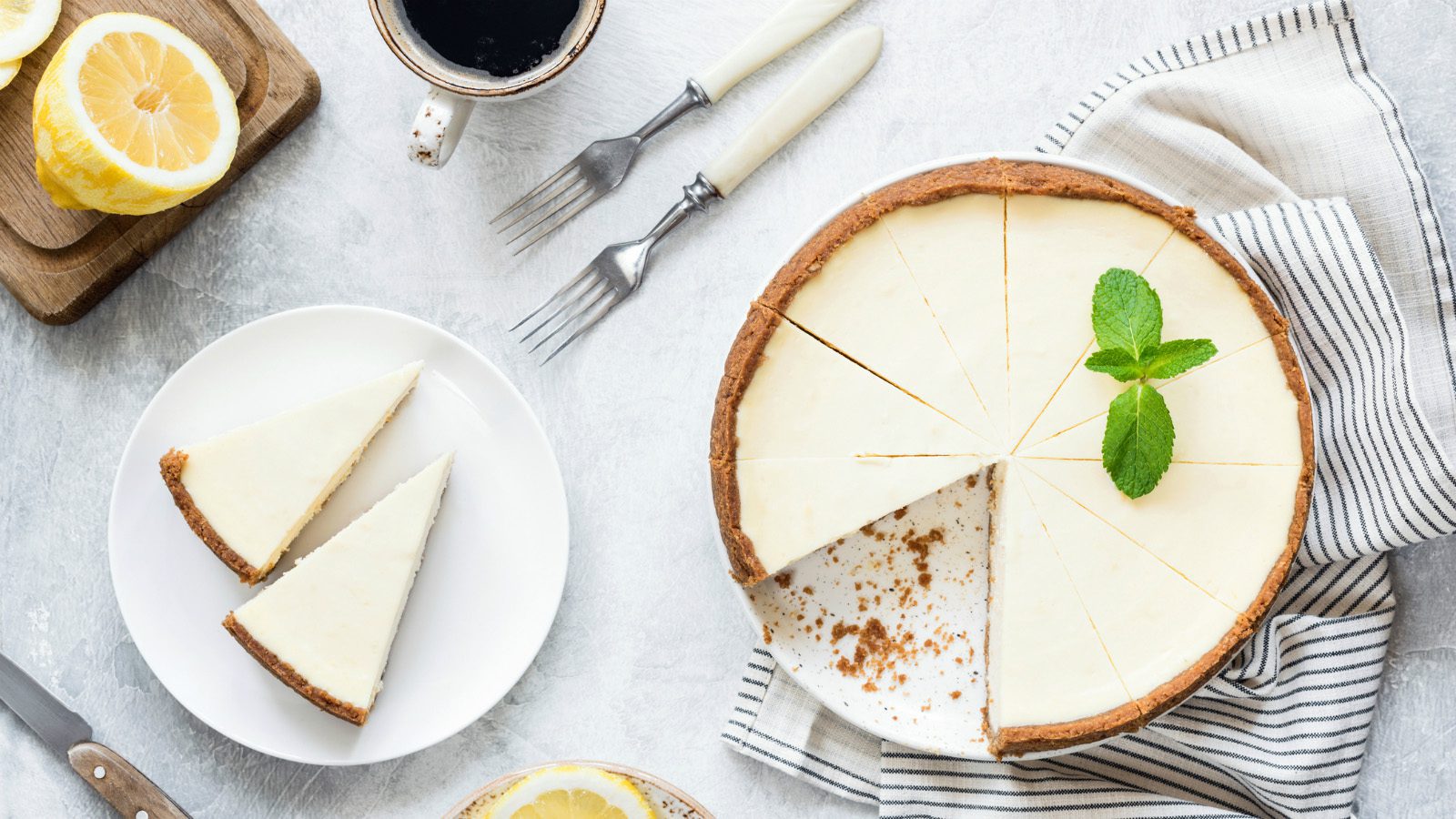 طرز تهیه انواع چیز کیک ساده و اسفنجی در قابلمه (بدون فر)