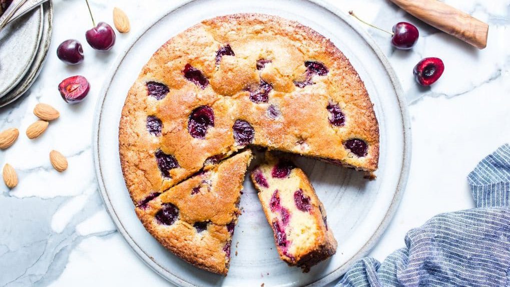 کیک آلبالو قابلمه ای