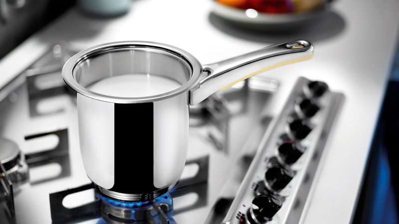 علت جوشاندن شیر در ظروف استیل