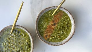 طرز تهیه آش سبزی کشدار شیرازی و راز خوشمزه شدن آن