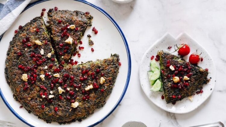 طرز پخت مرحله به مرحله کوکو اسفناج خوشمزه و مجلسی