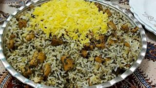 طرز تهیه گشنیز پلو با مرغ زعفرانی + نکات طلایی برای عطر بینظیر