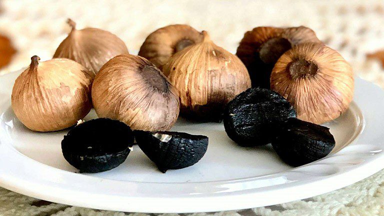 طرز تهیه سیر سیاه در زودپز