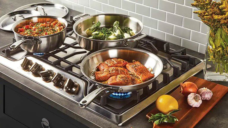 معایب و مزایای قابلمه استیل؛ بررسی خصوصیات قابلمه‌های استیل