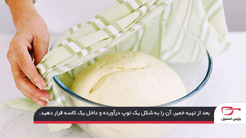 مرحله استراحت دادن خمیر و پف کردن آن برای پخت نان در تابه