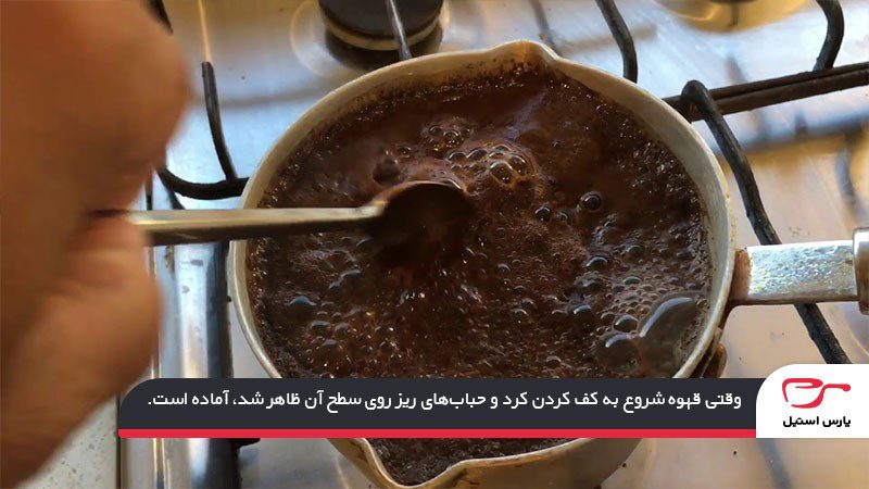 مراقبت از کف قهوه در طرز تهیه قهوه با شیر جوش