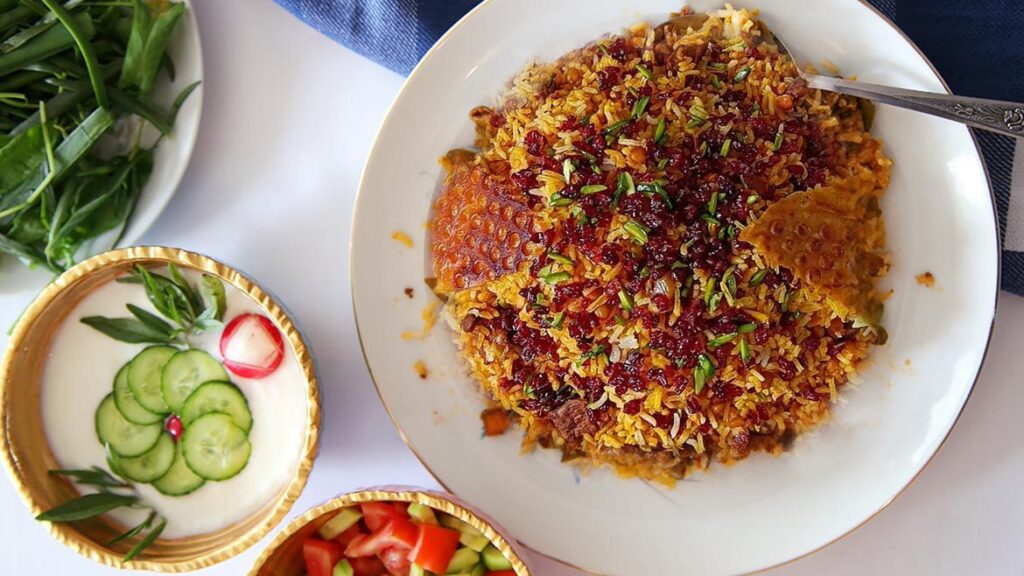طرز پخت قیمه لاپلو مجلسی با گوشت چرخکرده