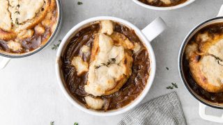 دستور پخت سوپ پیاز فرانسوی به روش ساده برای سرماخوردگی