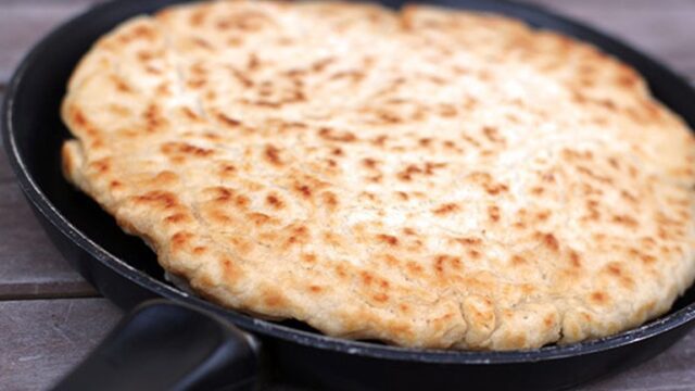 طرز تهیه نان در ماهیتابه